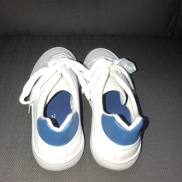 White Skeakers - Picture 4 of 4